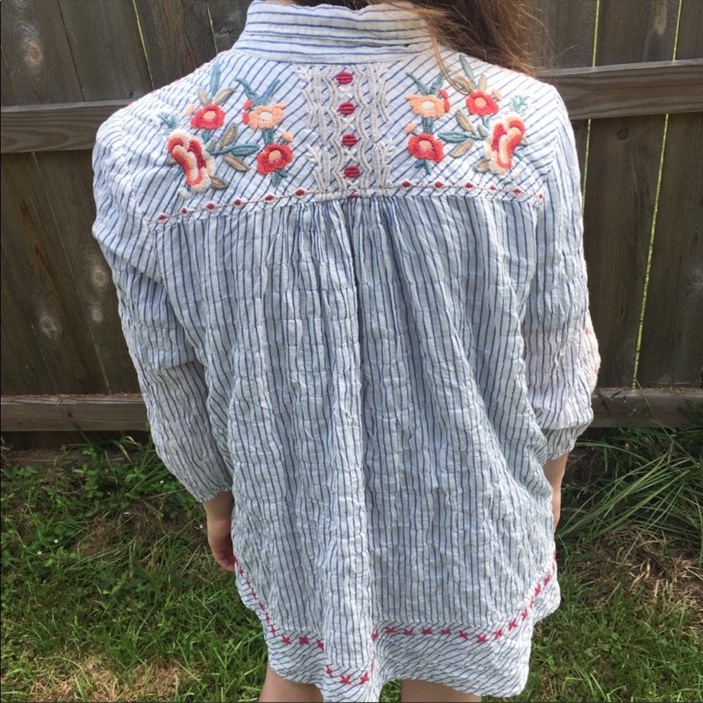 ❤️Host Pick❤️ Sold JOHNY WAS Preppy Floral Top - Picture 3 of 7